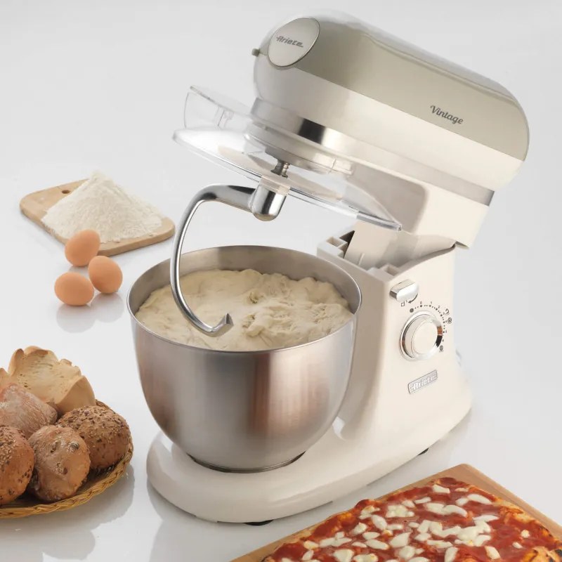 Mixer planetar Ariete VINTAGE 1588/03, 2400W, 5.5 L, 7 viteze, Pulse, Design retro, Picioare antiderapante, Alb/Bej
