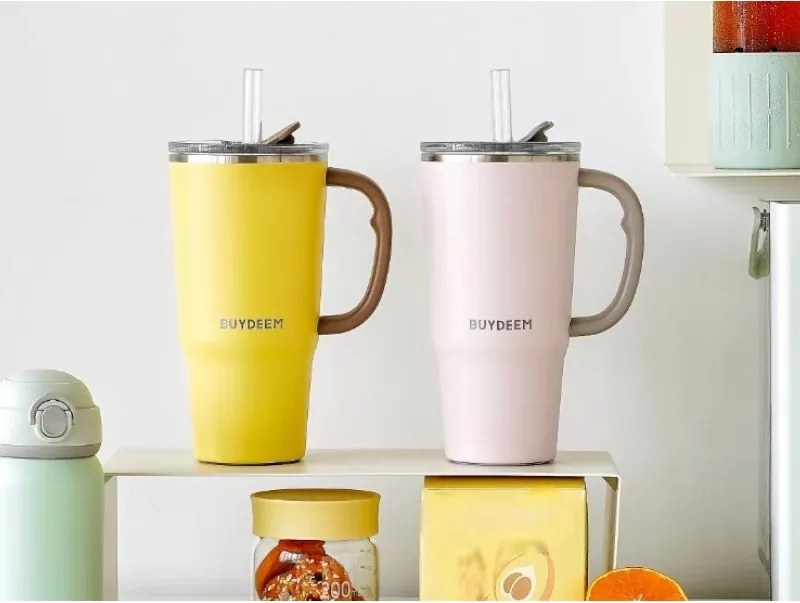 Cană termică cu pai încorporat Buydeem DS57-P, 700 ml, menține temperatura (cald/rece) până la 6 ore, izolație sub vid, oțel inoxidabil, fără BPA, roz