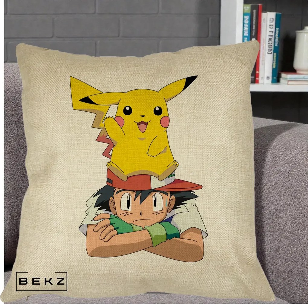 Perna Personalizata Ash si Pikachu, 40x40 cm, Crem, Husa Detasabila, Perna Inclusa, BEKZ®
