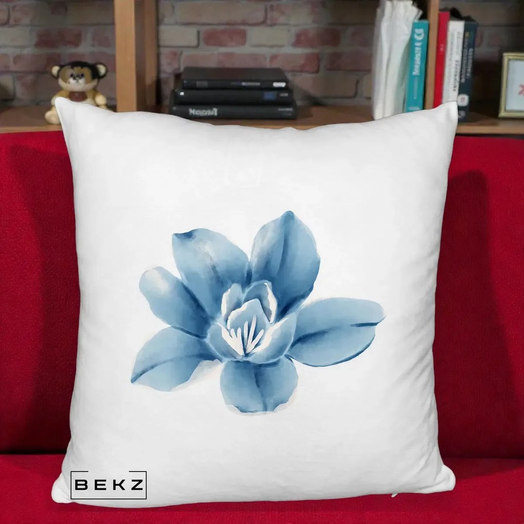 Perna Decorativa Magnolie Albastra Acuarela, 40x40 cm, Alb Pufos, Husa Detasabila, Perna Inclusa, BEKZ®