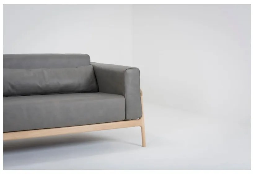 Canapea din piele bovină cu structură din lemn masiv de stejar Gazzda Fawn, 240 cm, gri închis