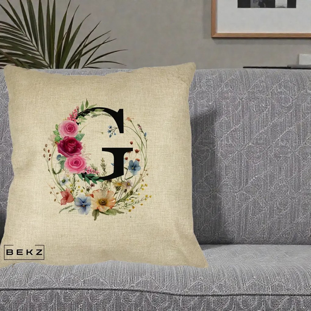 Cadou Personalizat - Perna Personalizata Monogram Litera G cu Flori Acuarela, 40x40 cm, Crem, Husa Detasabila, Perna Inclusa, BEKZ®