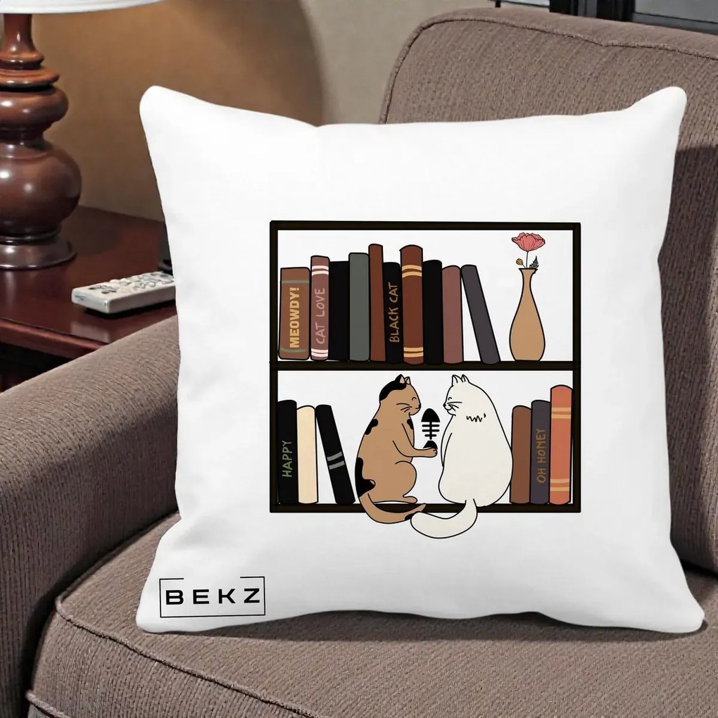 Perna Personalizata Pisici si Carti pe Raft, 40x40 cm, Alba Mata, Husa Detasabila, Perna Inclusa, BEKZ®