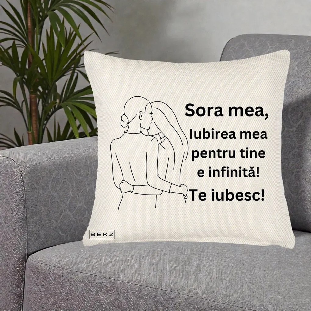 Cadou pentru Sora - Perna Personalizata Sora Mea Te Iubesc Imbratisare din Spate Line Art, 40x40 cm, Crem Reliefat, Husa Detasabila, Perna Inclusa, BEKZ®
