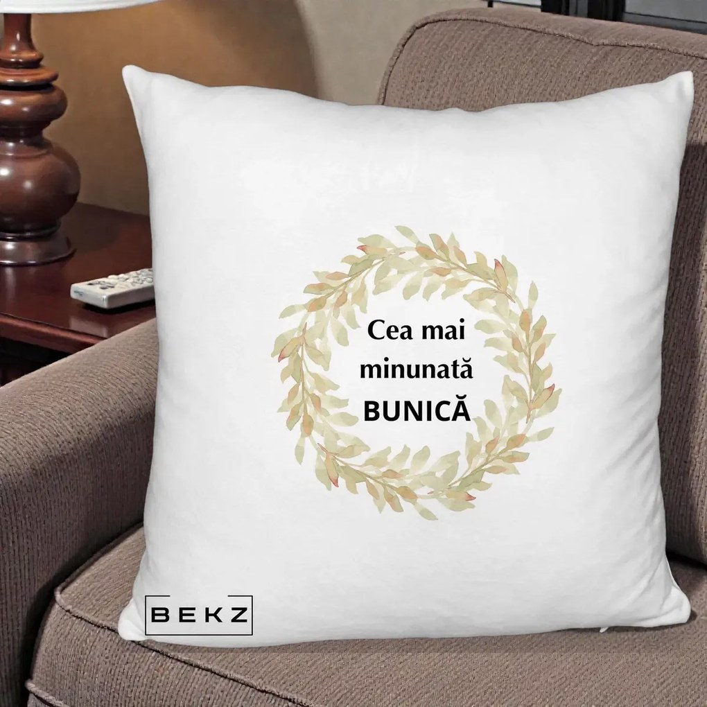Cadou pentru Bunica - Perna Personalizata Cea Mai Minunata Bunica Coronita Frunze Acuarela, 40x40 cm, Alb Pufos, Husa Detasabila, Perna Inclusa, BEKZ®