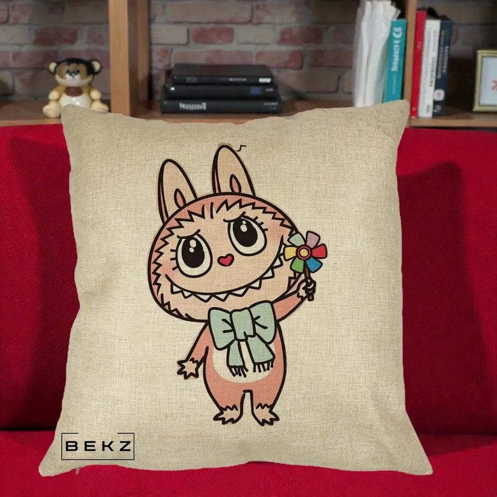 Perna Personalizata Labubu Roz cu Morisca, 40x40 cm, Crem, Husa Detasabila, Perna Inclusa, BEKZ®
