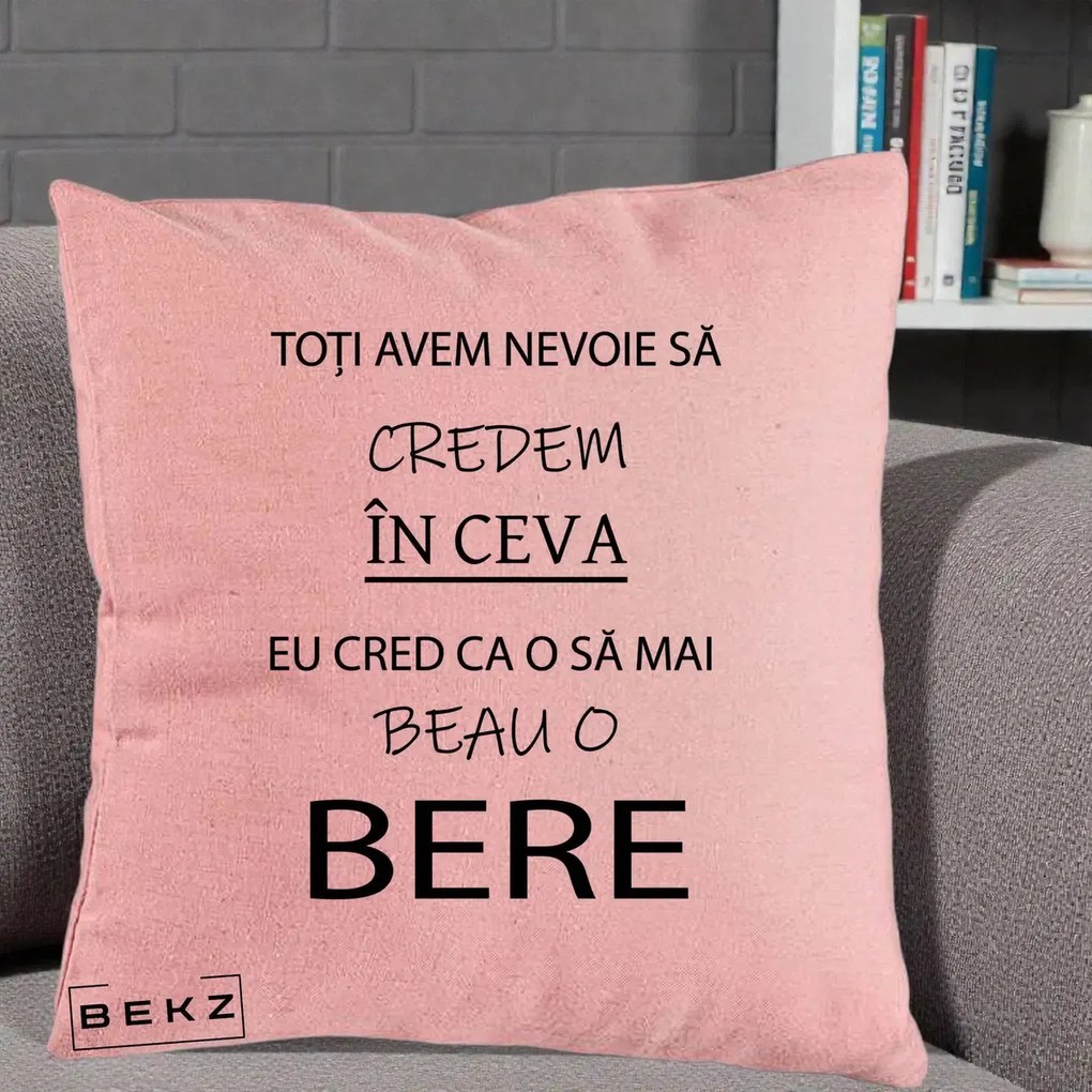 Perna Decorativa Eu Cred ca mai Beau o Bere, 40x40 cm, Roz, Husa Detasabila, Perna Inclusa, BEKZ®