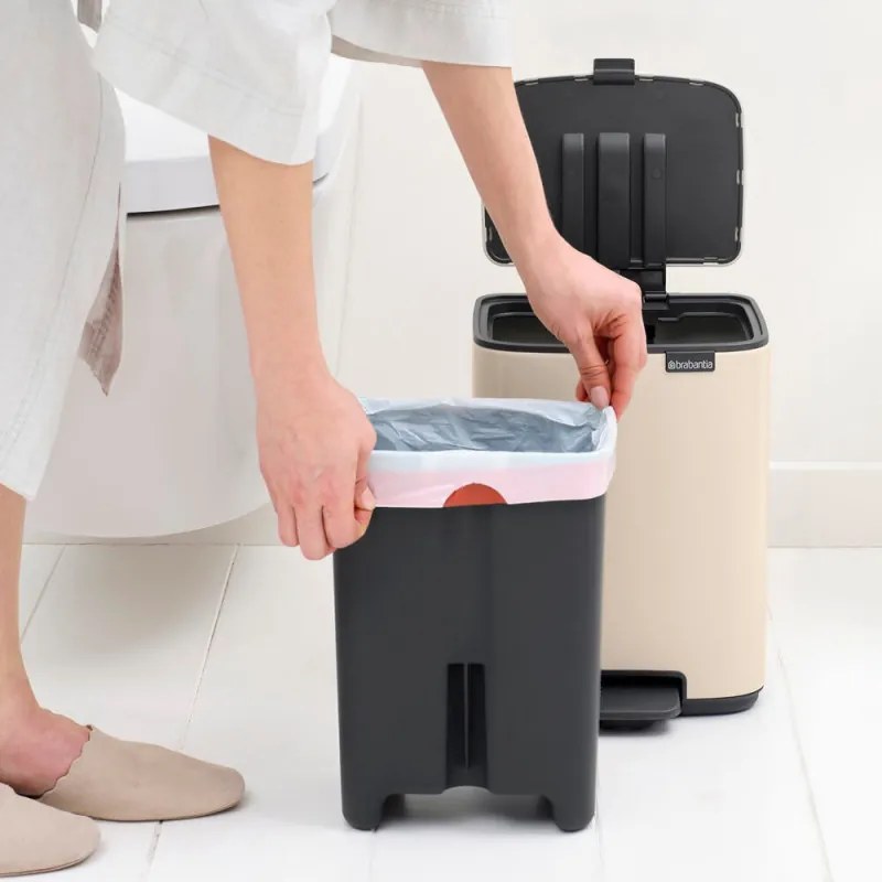 Cos de gunoi Brabantia Bo Pedal 1010077, 7 l, Inchidere lenta, Baza cauciucata, Bej