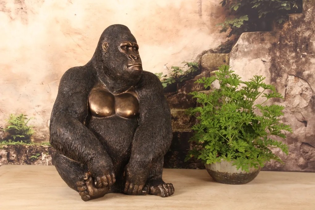 Statuetă decorativă din polirășină, maro și bronz, gorilă așezată, 61 x 46 x 40 cm, „Bwindi”