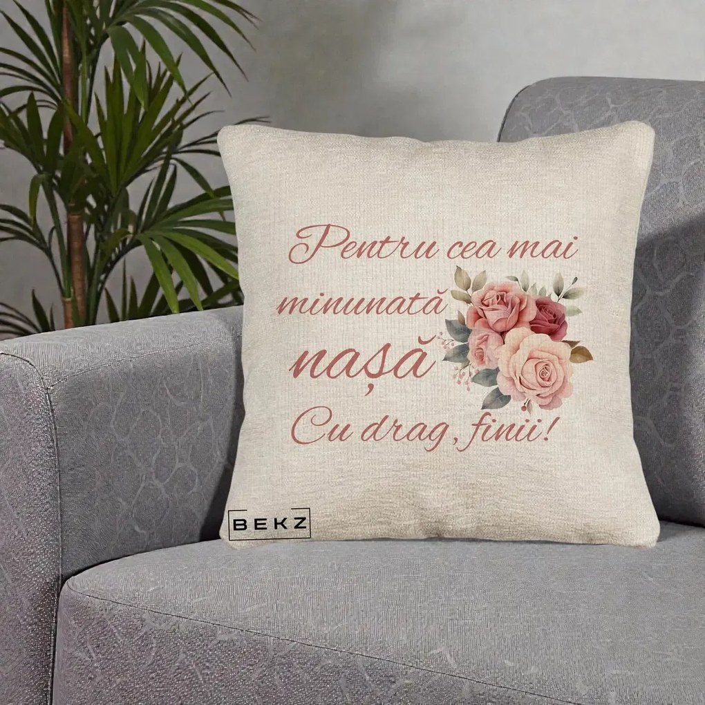 Cadou pentru Nasa - Perna Personalizata Pentru Cea mai Minunata Nasa Cu drag Finii, 40x40 cm, Bej Canapea, Husa Detasabila, Perna Inclusa, BEKZ®