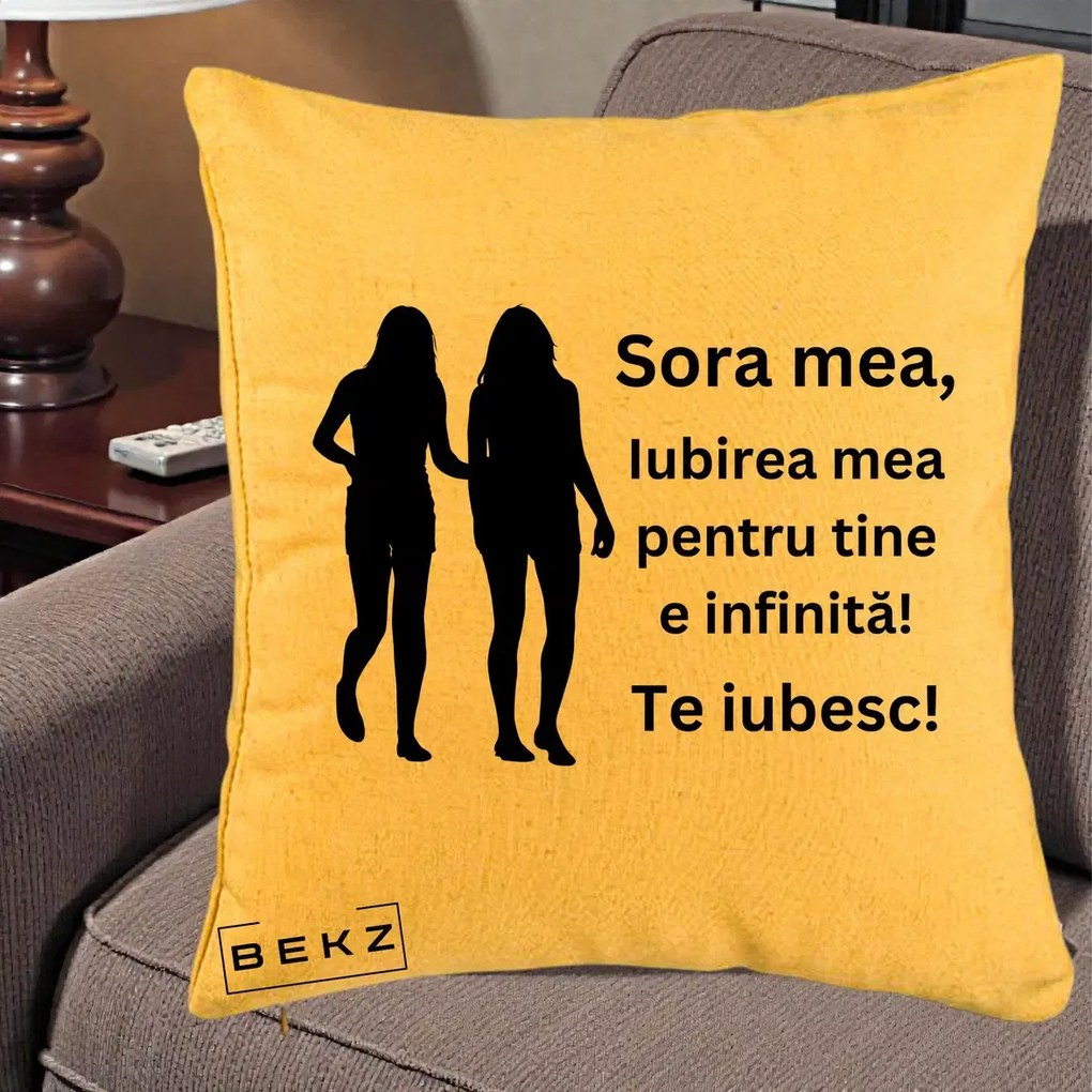 Cadou pentru Sora - Perna Personalizata Sora Mea Te Iubesc Siluete Negre Tinand Maini, 40x40 cm, Galben, Husa Detasabila, Perna Inclusa, BEKZ®