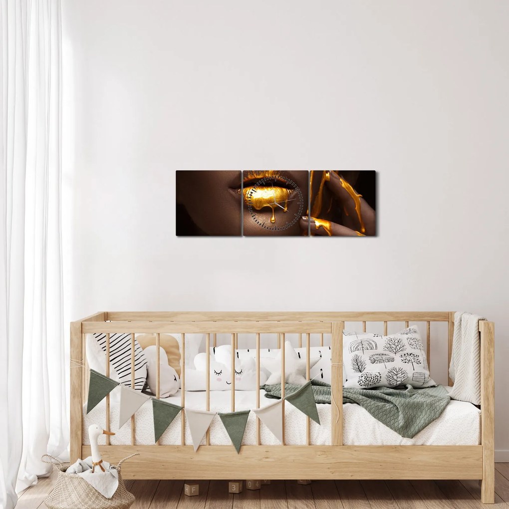 Tablou - Femeie cu buze aurii (cu ceas) (90x30 cm)