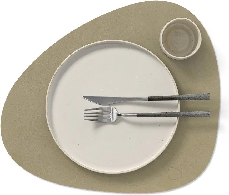 Suport pentru farfurii din piele ecologică 37x44 cm Curve L Nupo – LIND DNA