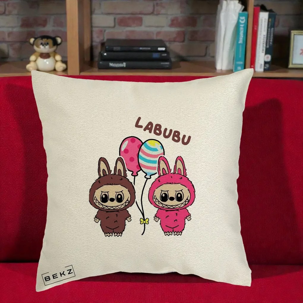 Perna Personalizata Labubu Cuplu cu Baloane, 40x40 cm, Ecru, Husa Detasabila, Perna Inclusa, BEKZ®