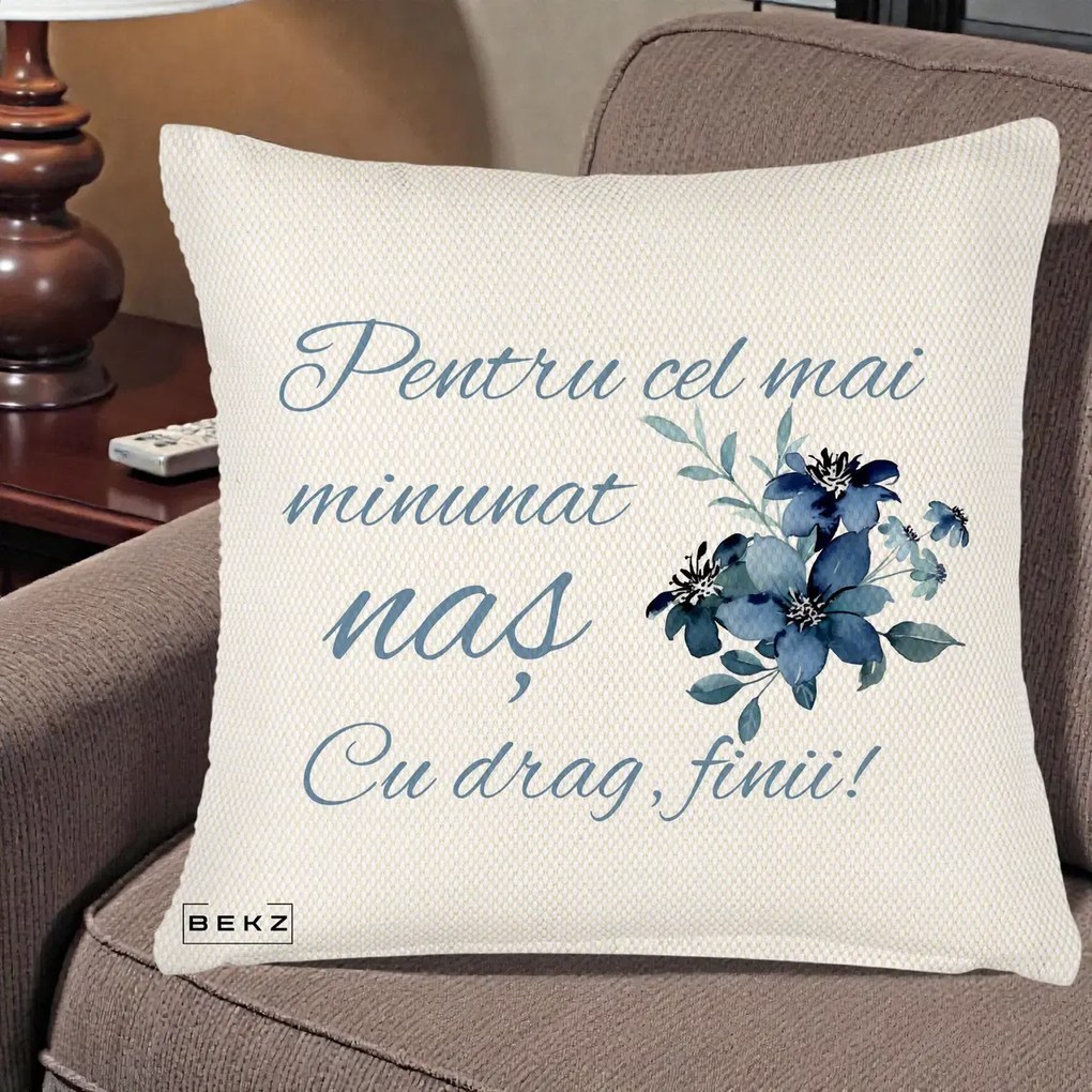 Cadou pentru Nas - Perna Personalizata Pentru Cel mai Minunat Nas Cu drag Finii, 40x40 cm, Crem Reliefat, Husa Detasabila, Perna Inclusa, BEKZ®