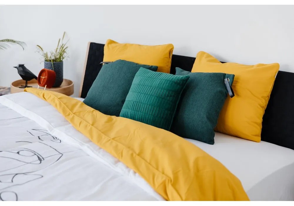 Pat matrimonial negru/în culoare naturală din lemn masiv de stejar 180x200 cm Fawn – Gazzda