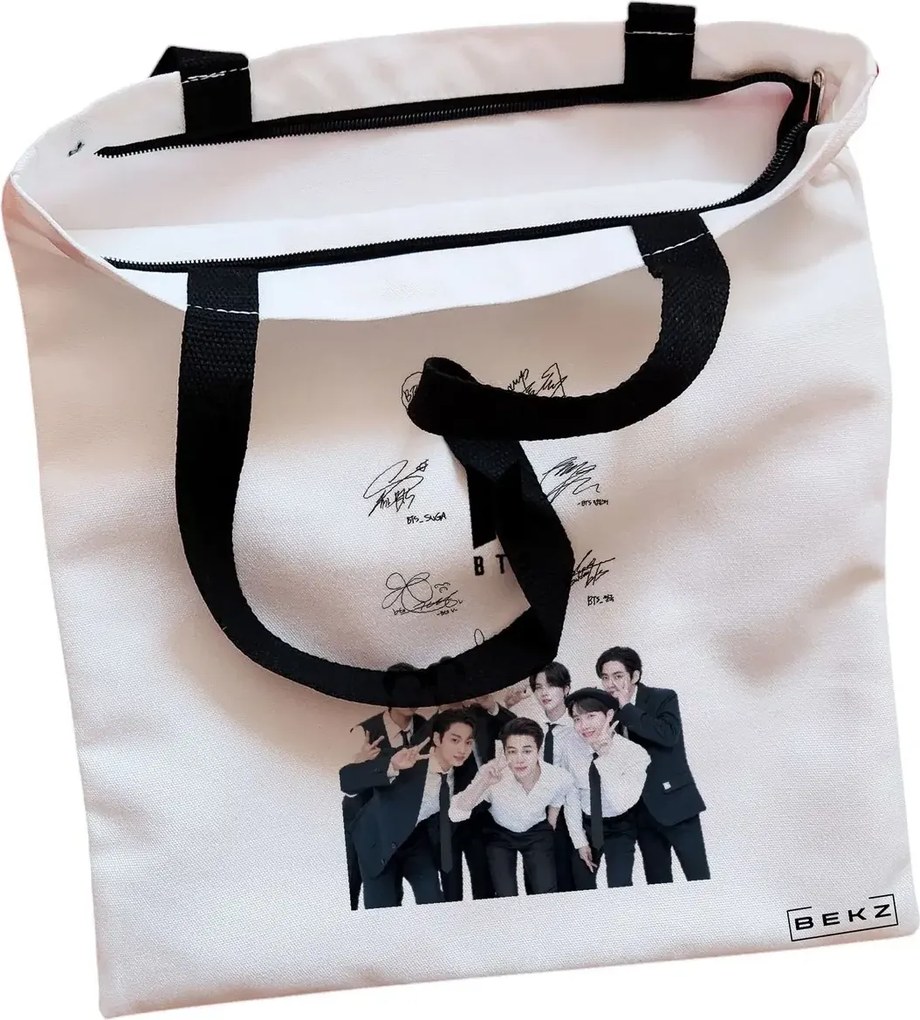 Sacosa de Panza pentru Cumparaturi, Geanta Tote, model BTS Army 6 cu semnaturii, Cu fermoar, 38x34.5 cm, Alba, BEKZ®