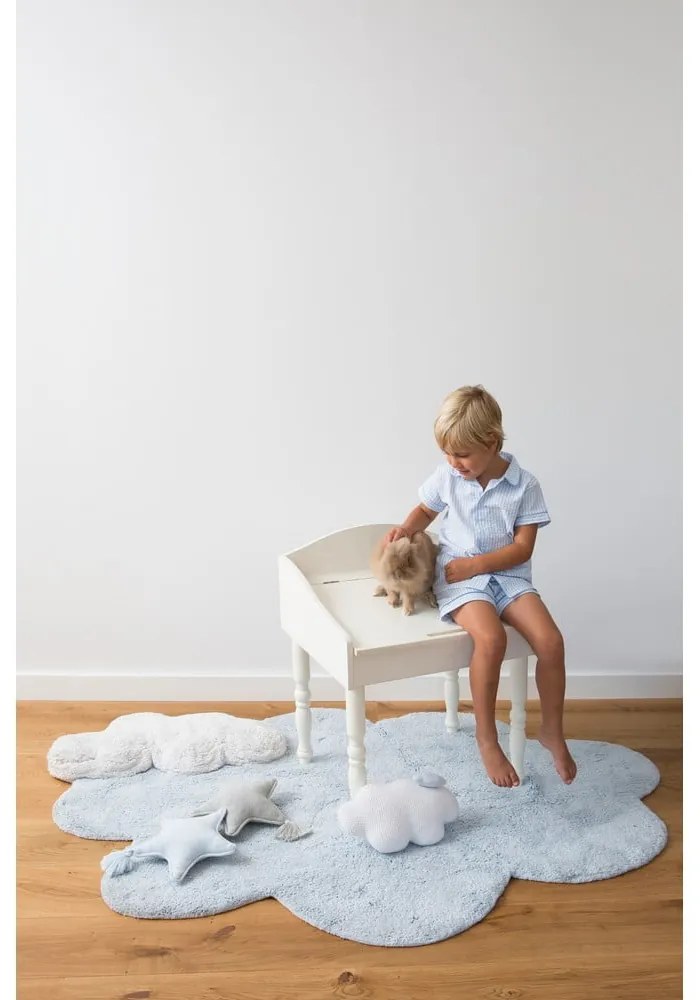 Covor pentru copii albastru deschis lavabil/țesut manual din bumbac 110x170 cm Puffy Dream – Lorena Canals