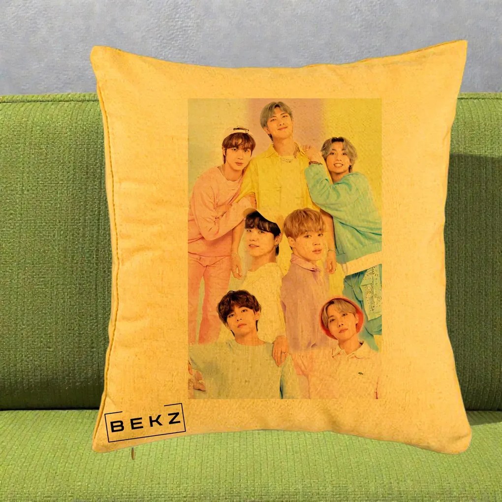 Perna Personalizata K-pop BTS Foto Grup Pastel Colorat cu 7 Membrii, 40x40 cm, Galben, Husa Detasabila, Perna Inclusa, BEKZ®