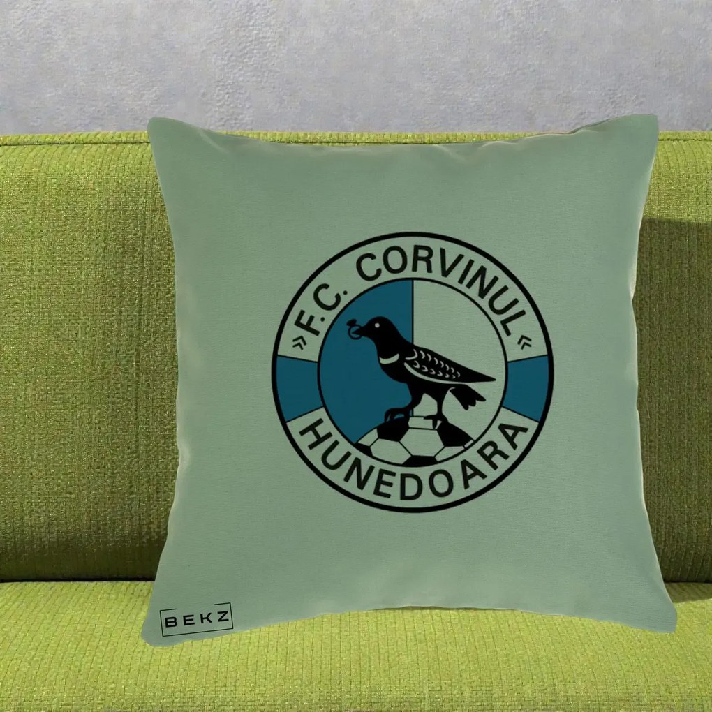 Perna Personalizata FC Corvinul Hunedoara Fotbal, 40x40 cm, Verde, Husa Detasabila, Perna Inclusa, BEKZ®