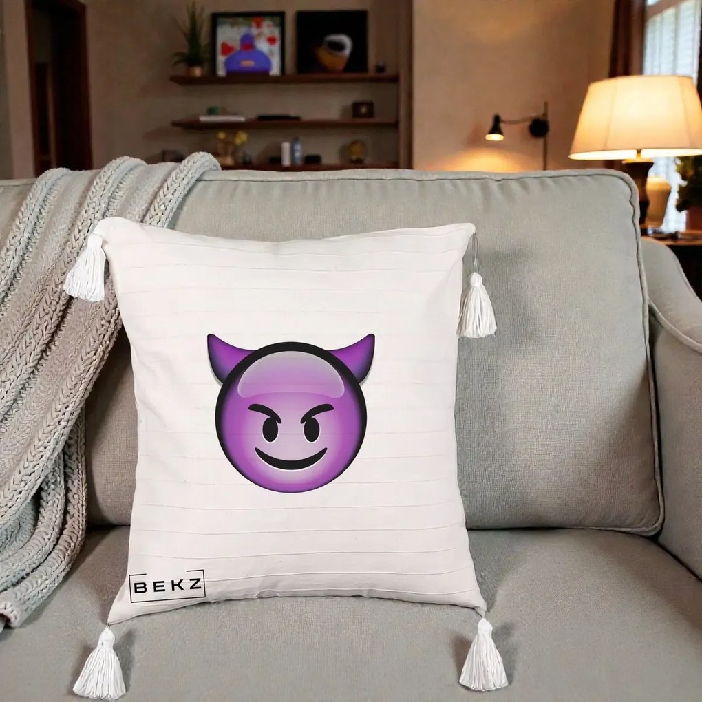Perna Decorativa Emoji Diavol Mov, 40x40 cm, Bej cu Franjuri, Husa Detasabila, Perna Inclusa, BEKZ®