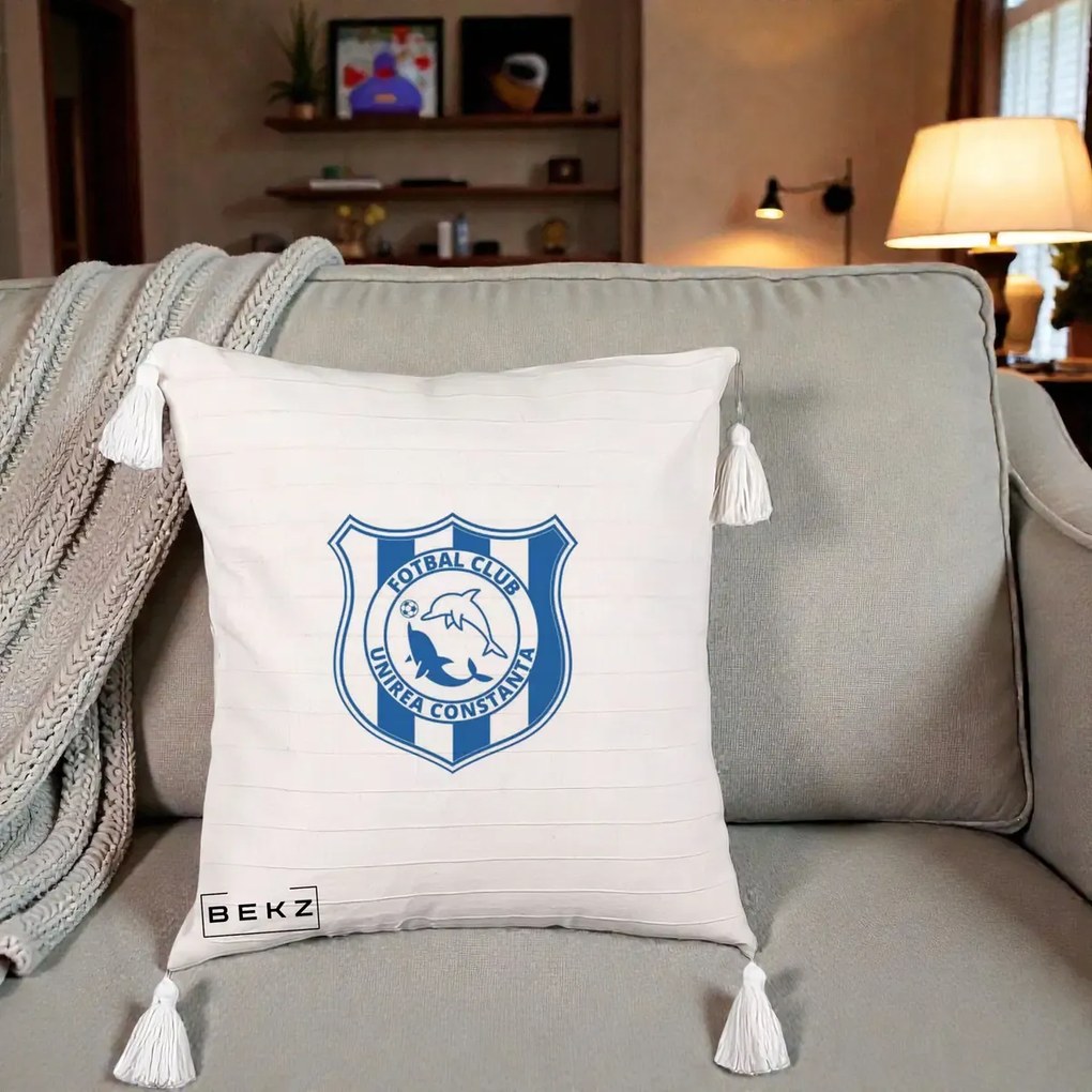 Perna Personalizata FC Unirea Constanta Fotbal, 40x40 cm, Bej cu Franjuri, Husa Detasabila, Perna Inclusa, BEKZ®