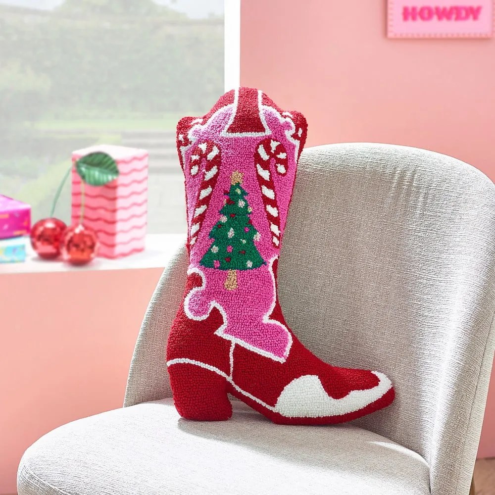 Pernă decorativă din material bouclé 48x35 cm cu model de Crăciun Santa's Howdy Christmas Boot – Catherine Lansfield