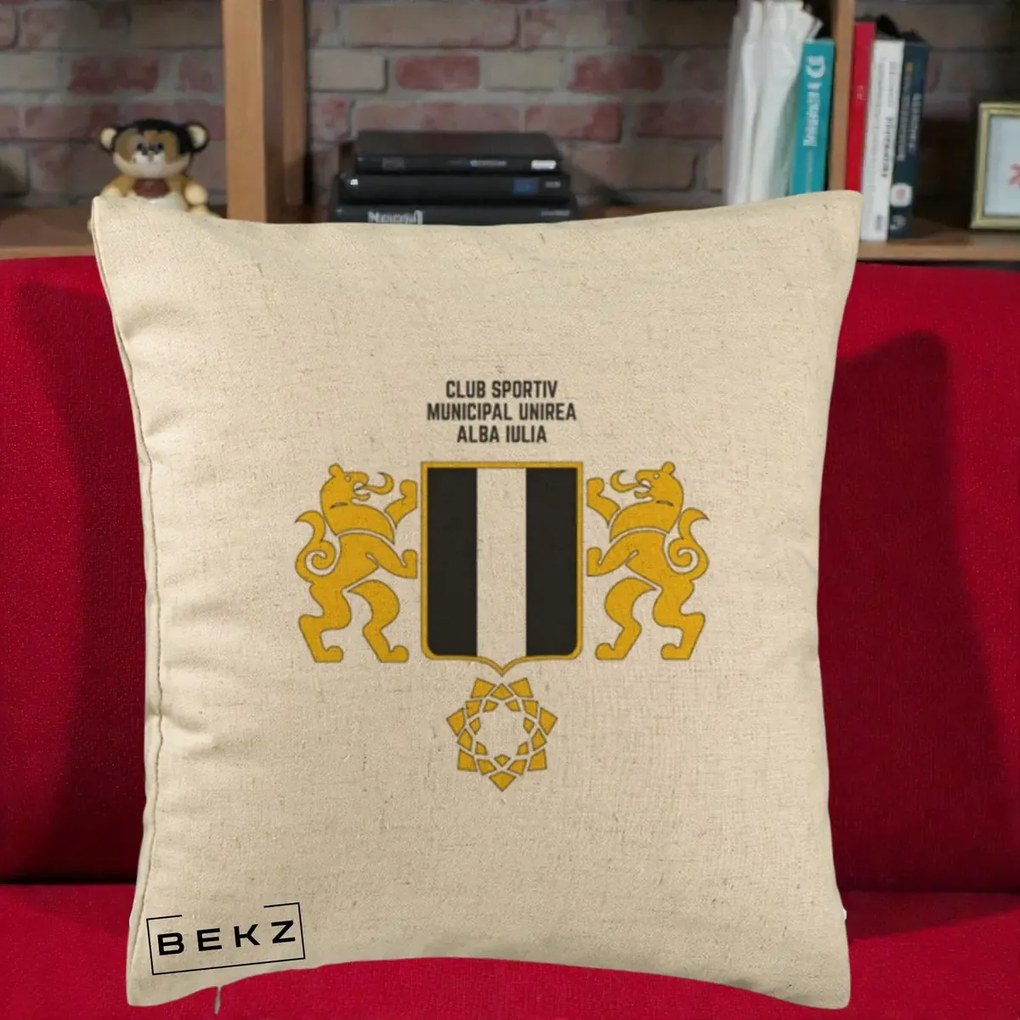 Perna Personalizata CSM Unirea Alba Iulia Fotbal, 40x40 cm, Bej, Husa Detasabila, Perna Inclusa, BEKZ®