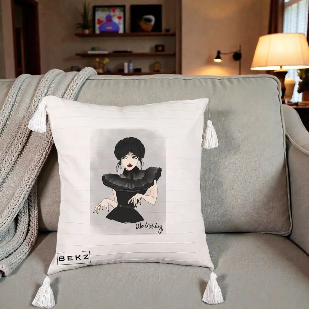 Perna Personalizata Wednesday Addams Portret Gotic, 40x40 cm, Bej cu Franjuri, Husa Detasabila, Perna Inclusa, BEKZ®