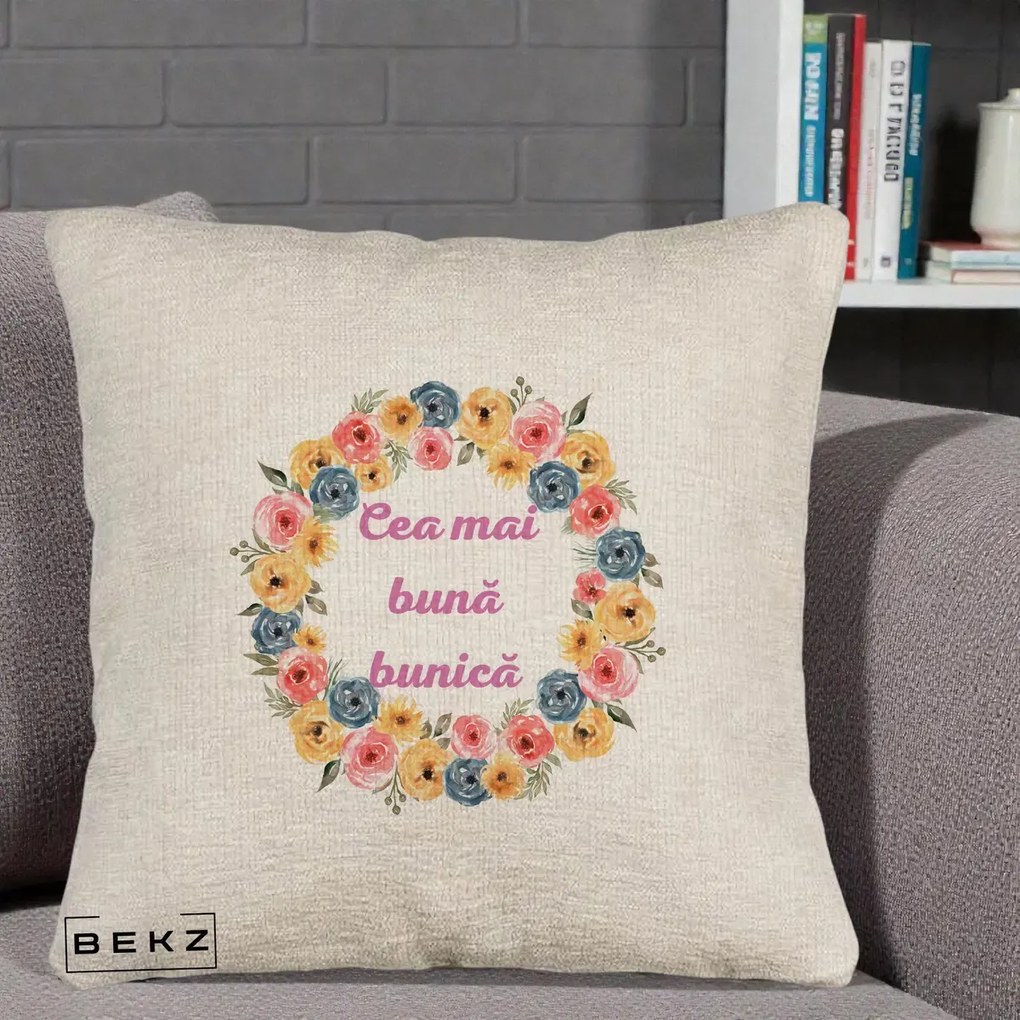 Cadou pentru Bunica - Perna Personalizata Cea Mai Buna Bunica Coronita Flori Multicolore, 40x40 cm, Bej Canapea, Husa Detasabila, Perna Inclusa, BEKZ®