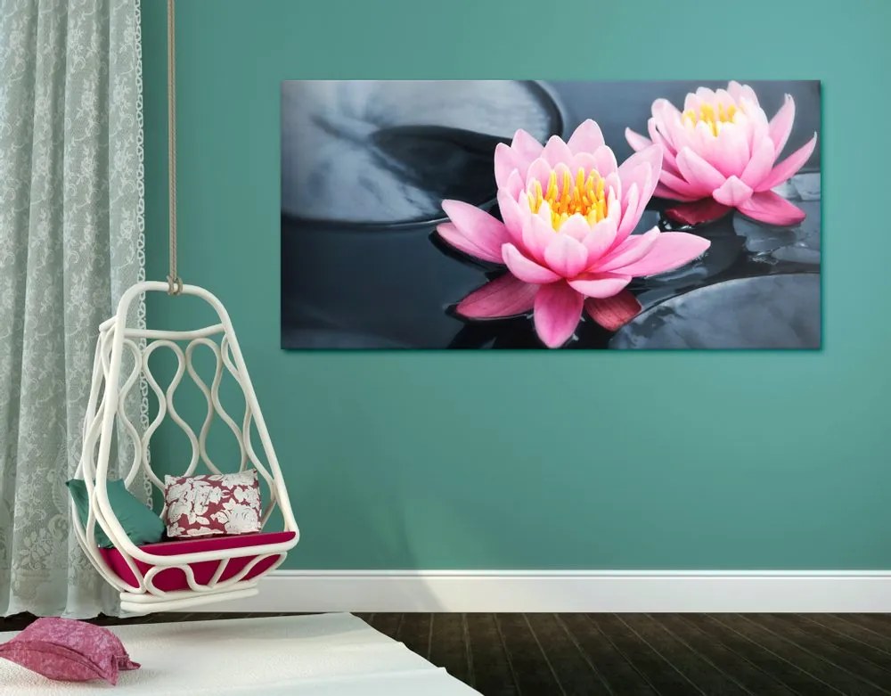 Tablou floare de lotus pe lac