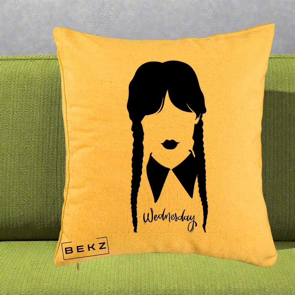 Perna Personalizata Wednesday Addams Silueta Alb-Negru, 40x40 cm, Galben, Husa Detasabila, Perna Inclusa, BEKZ®