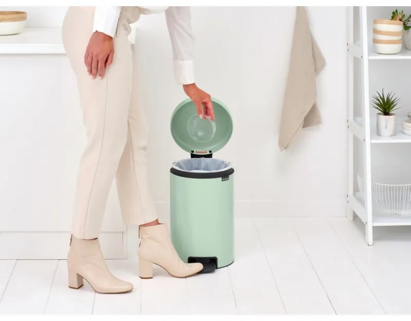 Cos de gunoi cu pedala Brabantia NewIcon 1008843, 12 L, Inchidere lina, Baza antiderapanta, Verde deschis