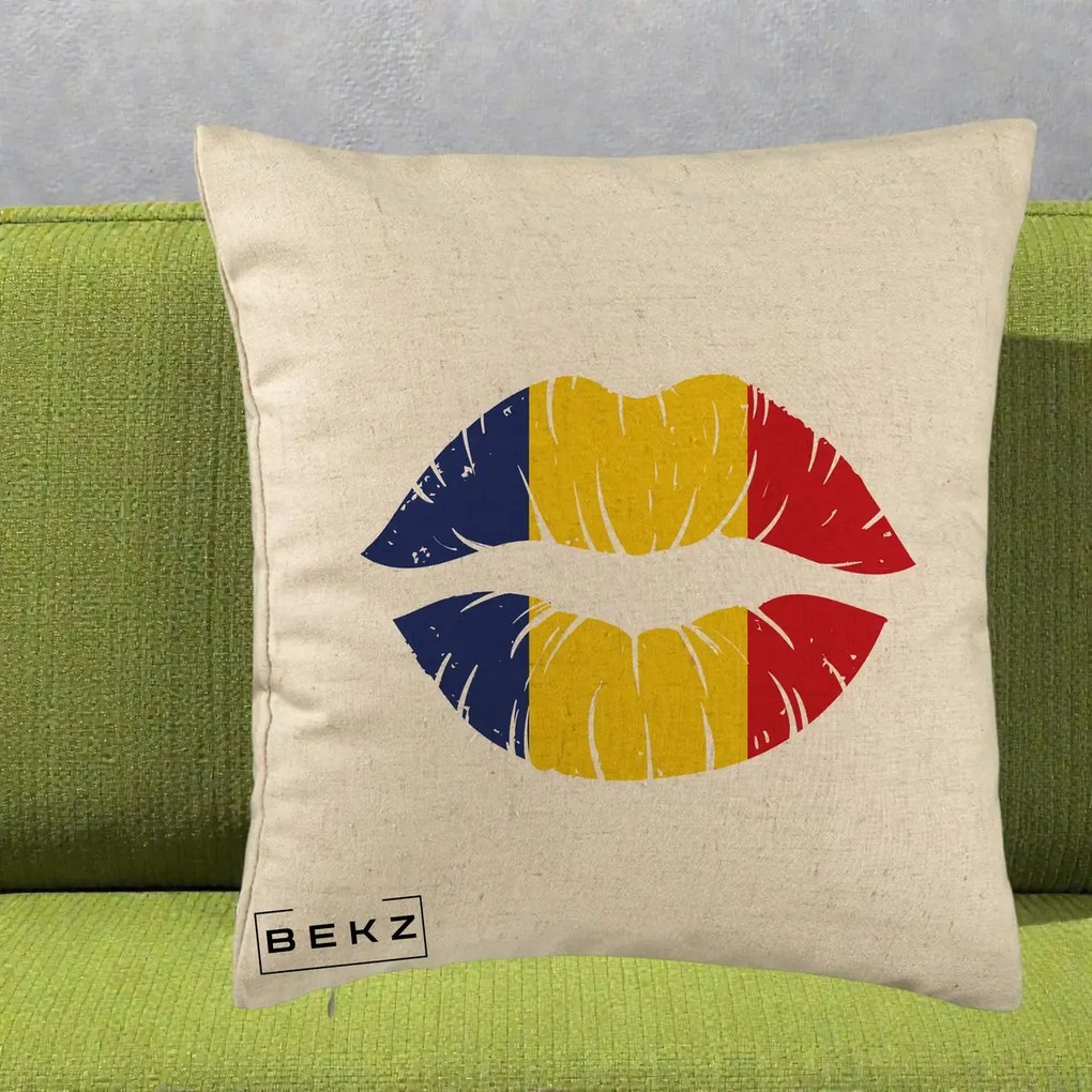 Perna Personalizata Buze Tricolor Romania, 40x40 cm, Bej, Husa Detasabila, Perna Inclusa, BEKZ®