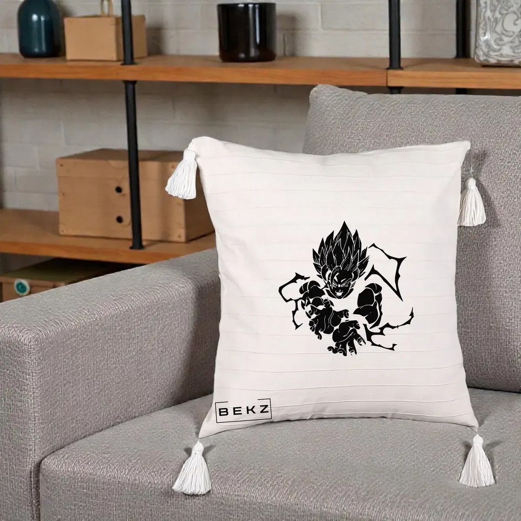 Perna Personalizata Dragon Ball Goku Super Saiyan Silueta, 40x40 cm, Bej cu Franjuri, Husa Detasabila, Perna Inclusa, BEKZ®