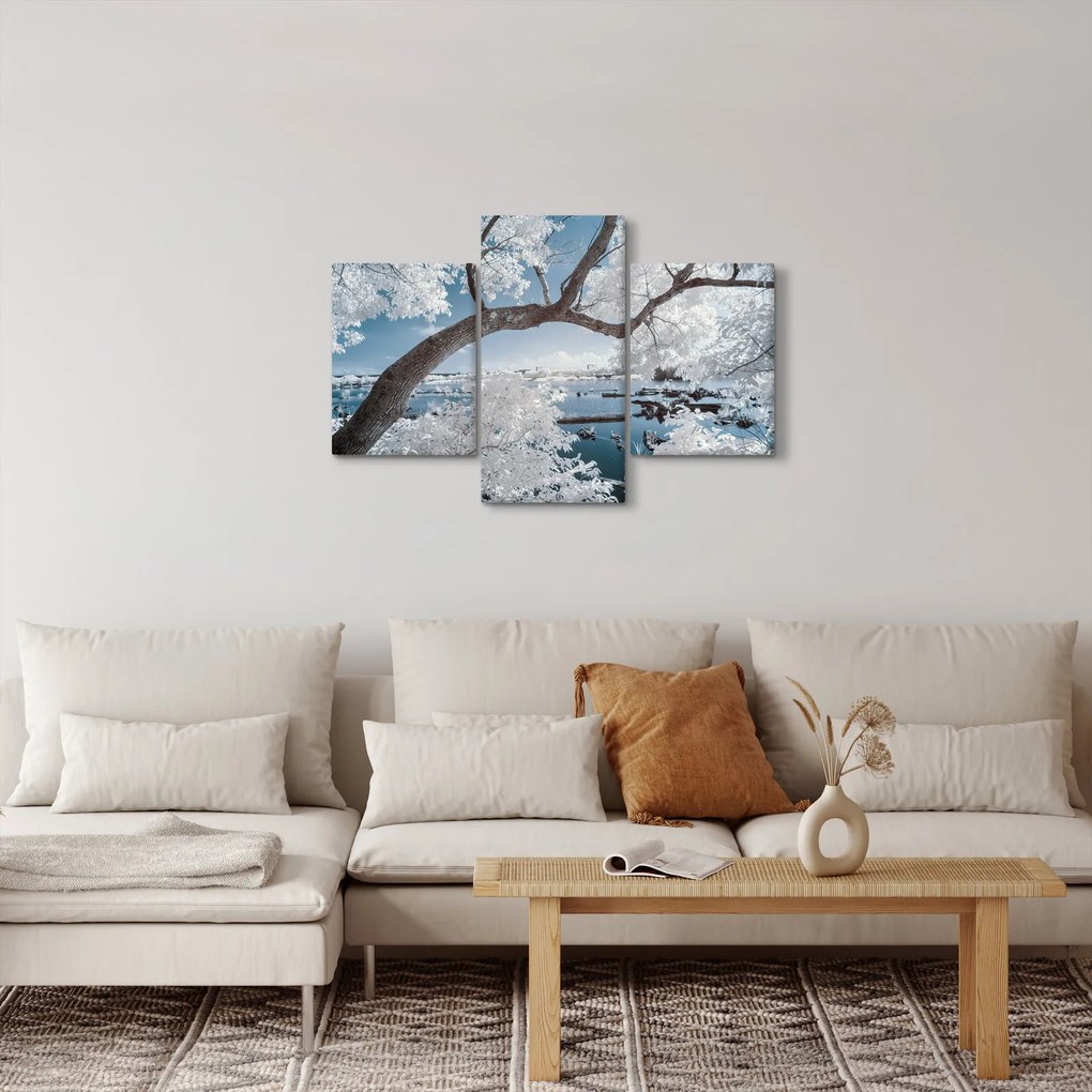 Tablou cu copac înzăpezit lângă apă (90x60 cm)