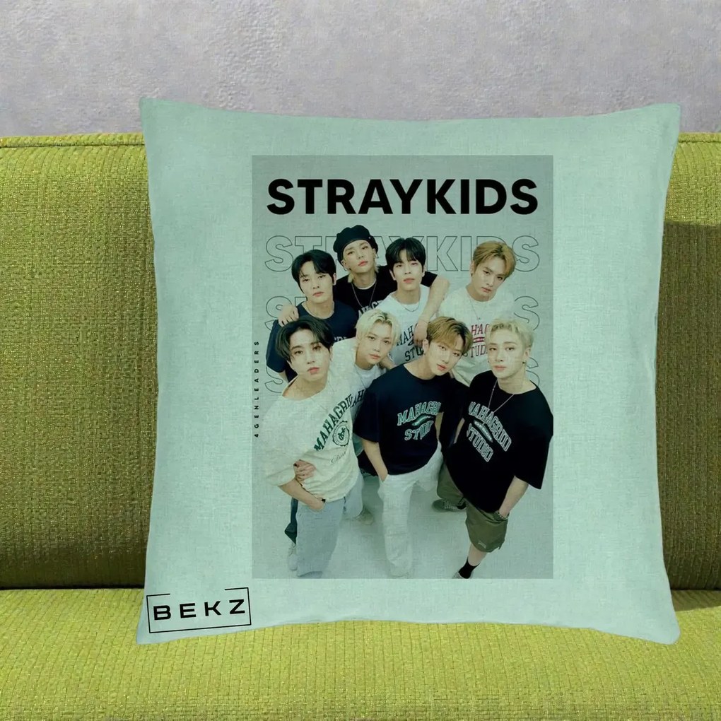 Perna Personalizata K-pop Stray Kids STRAYKIDS Alb-Negru cu Foto Grup, 40x40 cm, Verde Menta, Husa Detasabila, Perna Inclusa, BEKZ®