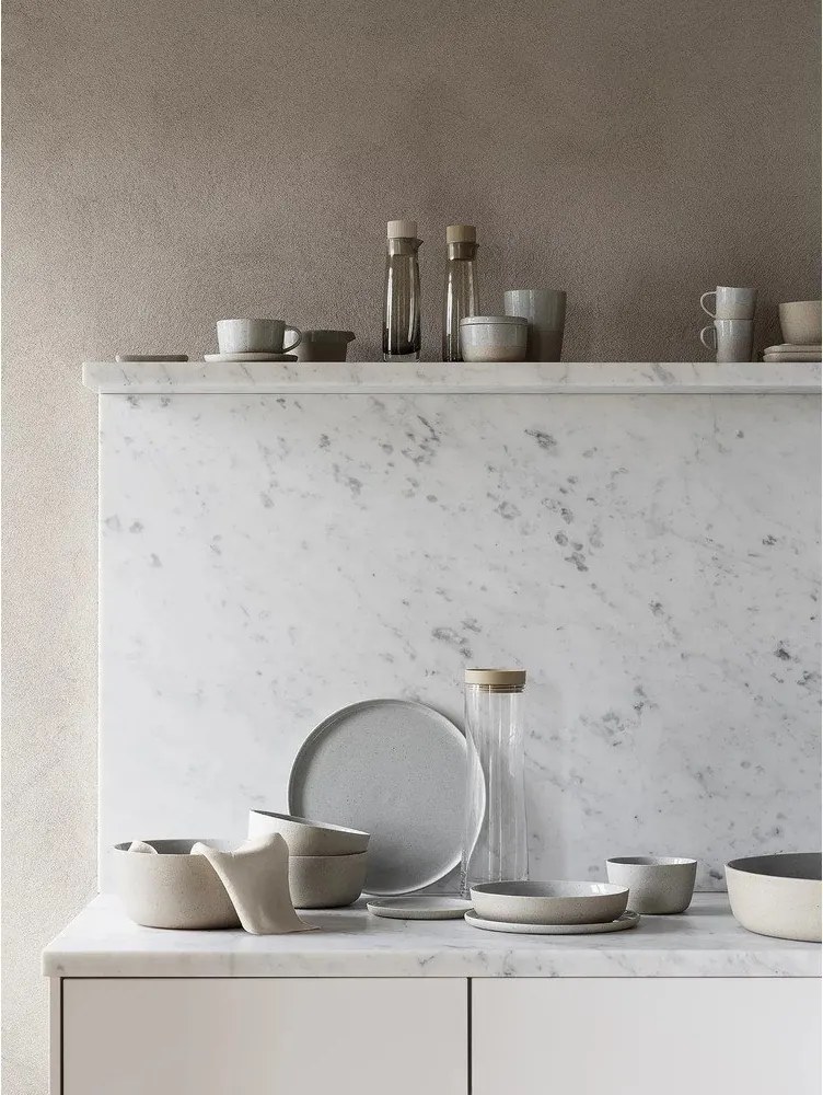 Farfurie gri deschis pentru servire din ceramică Sablo L – Blomus