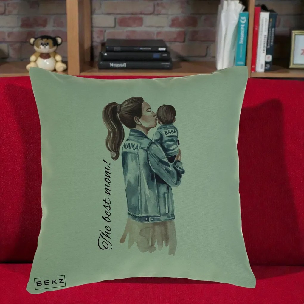Cadou pentru Mama - Perna Personalizata The Best Mom Jachete, 40x40 cm, Verde, Husa Detasabila, Perna Inclusa, BEKZ®