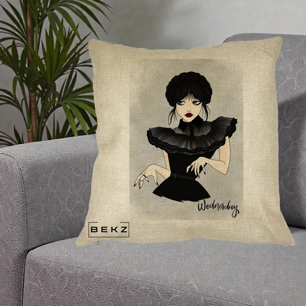 Perna Personalizata Wednesday Addams Portret Gotic, 40x40 cm, Crem, Husa Detasabila, Perna Inclusa, BEKZ®