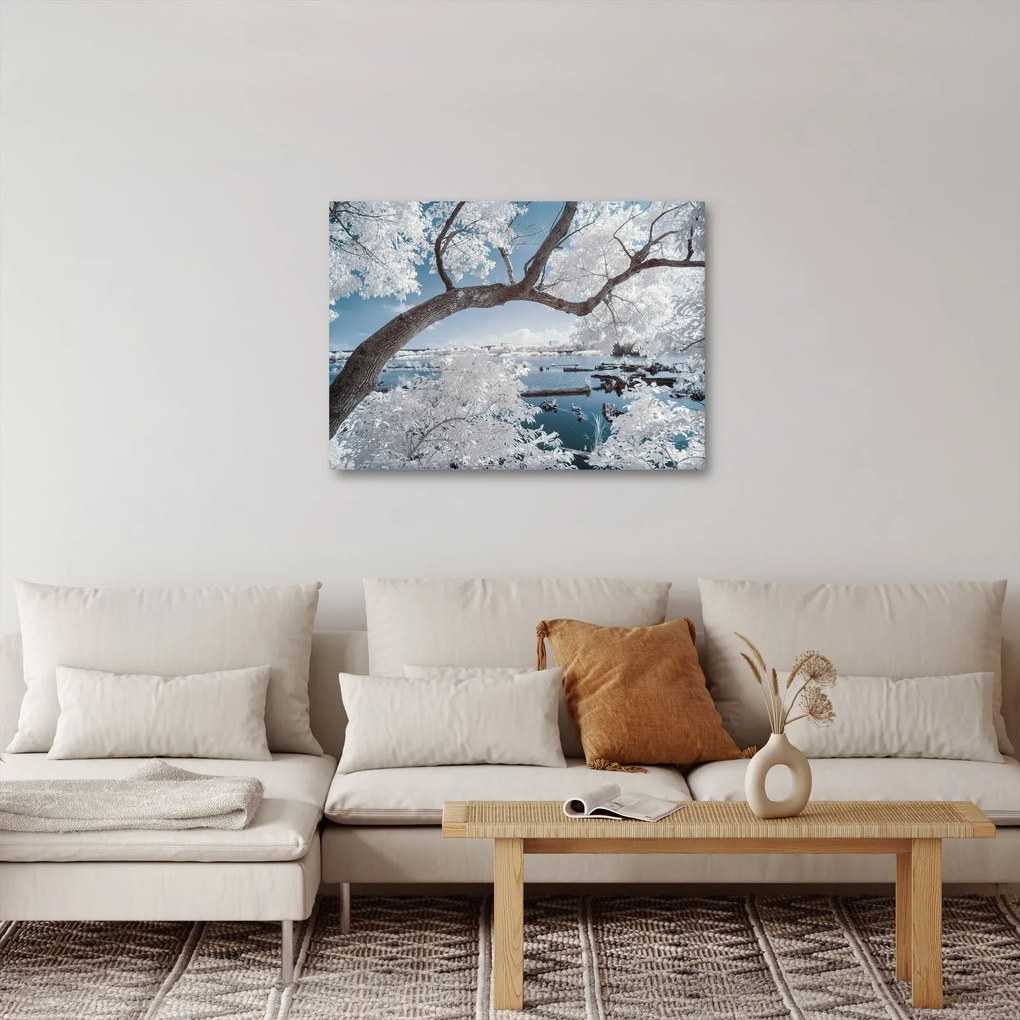 Tablou cu copac înzăpezit lângă apă (70x50 cm)