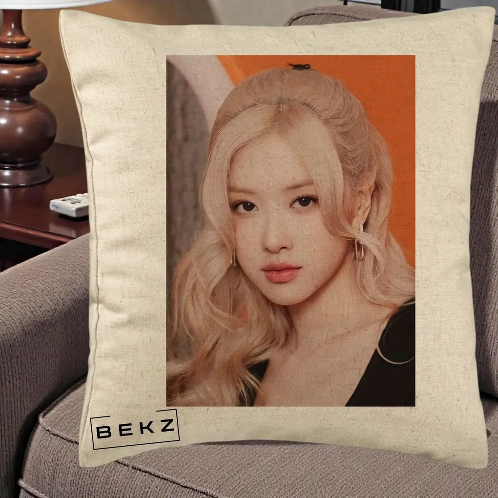 Perna Personalizata K-pop BLACKPINK cu Funda Rosie, 40x40 cm, Bej, Husa Detasabila, Perna Inclusa, BEKZ®