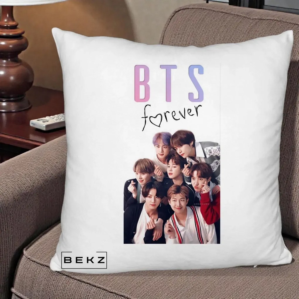 Perna Personalizata K-pop BTS Forever cu Foto Grup Negru, 40x40 cm, Alb Pufos, Husa Detasabila, Perna Inclusa, BEKZ®