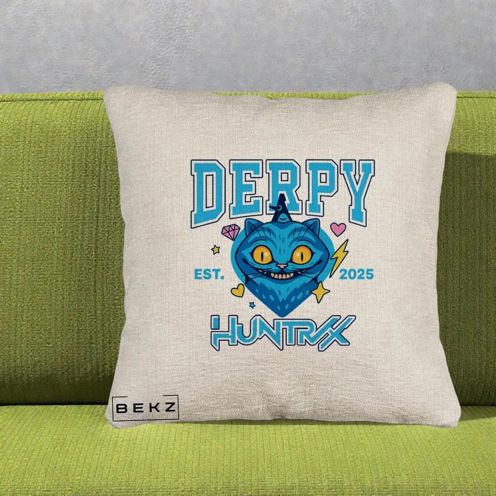 Perna Personalizata K-pop HUNTRX Derpy Pisica Albastra, 40x40 cm, Bej Canapea, Husa Detasabila, Perna Inclusa, BEKZ®