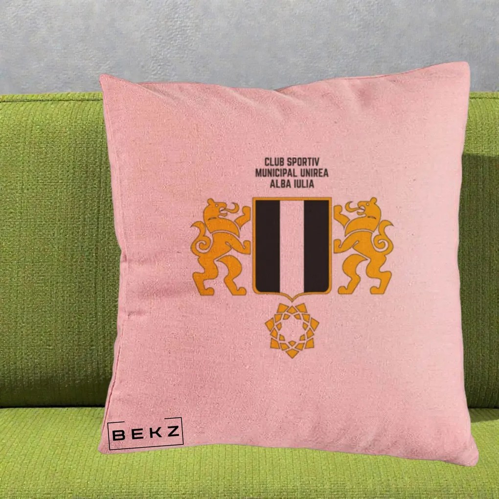 Perna Personalizata CSM Unirea Alba Iulia Fotbal, 40x40 cm, Roz, Husa Detasabila, Perna Inclusa, BEKZ®