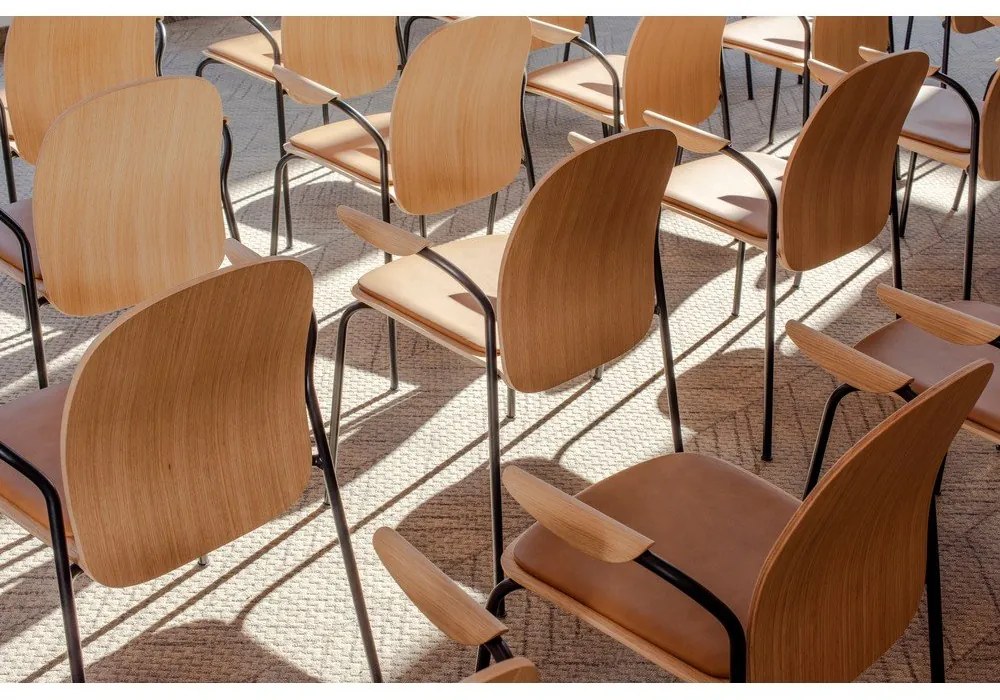 Scaune de dining maro coniac/în culoare naturală cu cotiere/stivuibile 2 buc. cu aspect de lemn de stejar Book – Gazzda