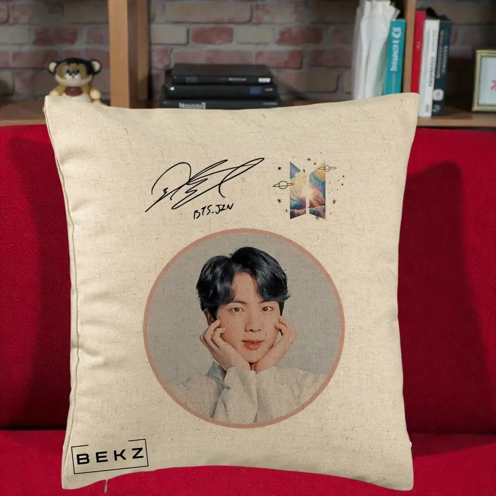 Perna Personalizata K-pop BTS Jin Portret cu Autograf, 40x40 cm, Bej, Husa Detasabila, Perna Inclusa, BEKZ®
