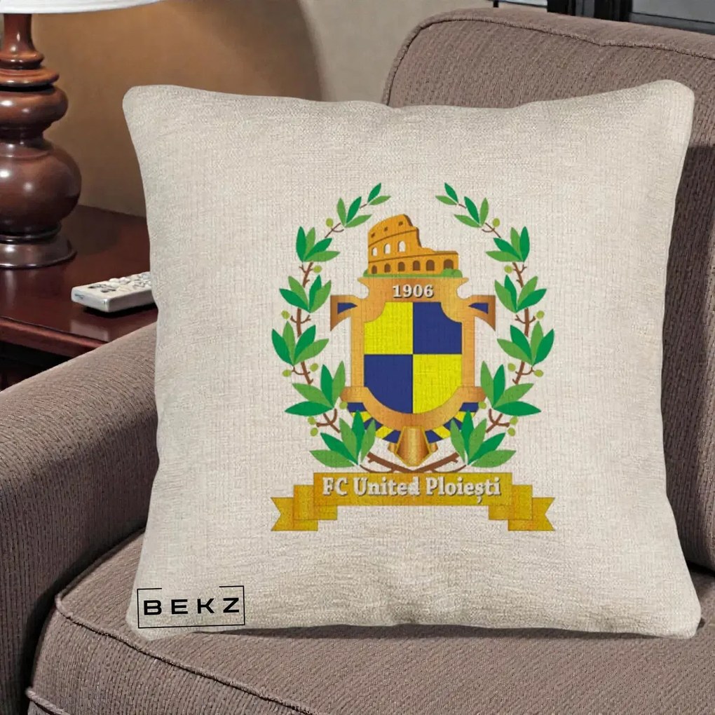 Perna Personalizata FC United Ploiesti 1906 Fotbal, 40x40 cm, Bej Canapea, Husa Detasabila, Perna Inclusa, BEKZ®