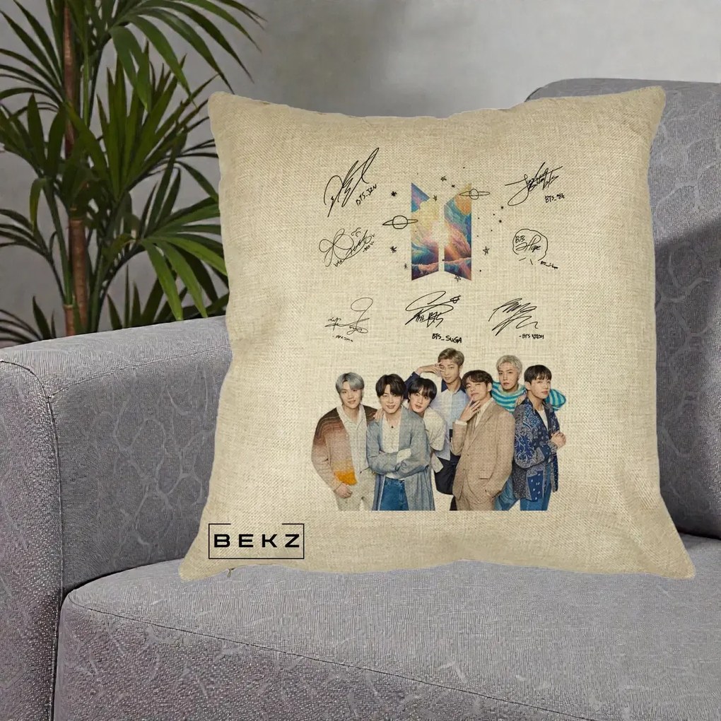 Perna Personalizata K-pop BTS Autografe Toti Membrii Fotografie, 40x40 cm, Crem, Husa Detasabila, Perna Inclusa, BEKZ®