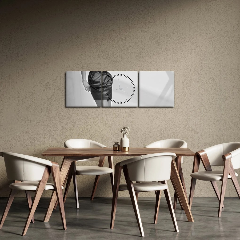 Tablou - Femeie într-o rochie scurtă (cu ceas) (90x30 cm)